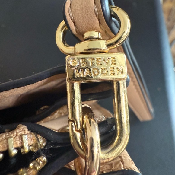 Steve Madden‎ Tan Woven Wristlet/ Crossbody Bag w/ Adjustable Strap Gold Accents - Picture 8 of 10